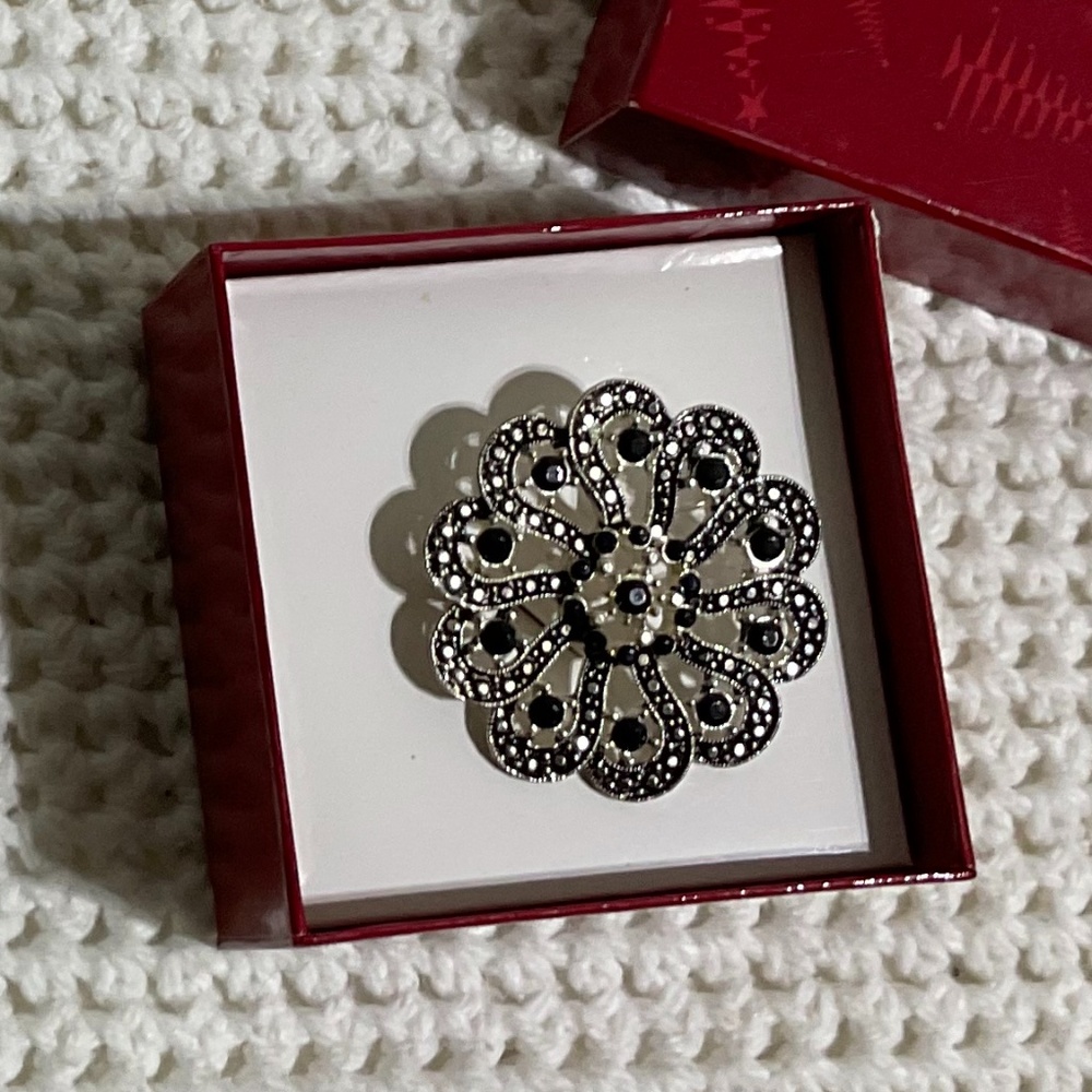 Vintage NEW Stunning Black Stone & Faux diamonds Silver Brooch 2" round